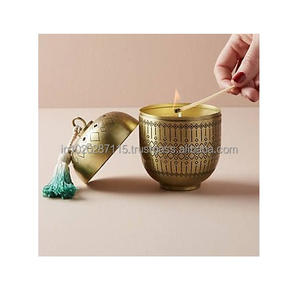 Soporte votivo de metal bellamente grabado con diseño atemporal para decoración de patrimonio, iluminación cultural y eventos especiales - Product Image 1