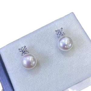 Boucles d'oreilles en or 14 carats avec croix en diamant et perle blanche de Zhuji Pearl 2025OL, perle haute qualité 7-8 mm, accessoire de luxe léger - Product Image 5