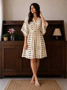 Robe longue élégante pour femme en coton 100% à imprimé floral vintage, coupe trapèze, manches longues, taille naturelle avec lien - Product Image 2