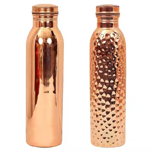 Botella de agua de cobre puro de calidad premium para beber, con beneficios ayurvédicos para la salud y tapa a prueba de fugas, disponible para la venta. - Product Image 2