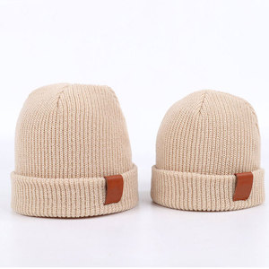 Bonnet en tricot unisexe personnalisé avec logo, strass noirs et pierres colorées, style décontracté, taille adulte 56-58, vente en gros - Product Image 3