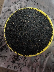 Graines de sésame noir entières naturelles séchées en gros Kala Til Premium pour boulangerie, snacks, transformation alimentaire, moutarde, Dev Namo Long - Product Image 2