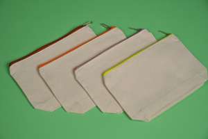 Pochette de papeterie promotionnelle écologique réutilisable en toile 100 % coton 12 oz, étui beige personnalisé avec fermeture éclair, abordable et économique - Product Image 4