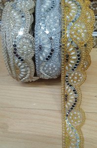 Accesorios de Lujo para Vestidos de Novia: Encaje Metálico Vintage Ecológico con Bordado Festoneado en Oro y Plata Zari Voile - Product Image 5