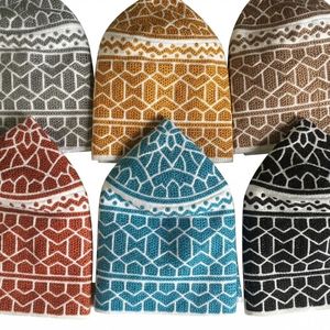 Gorros Musulmanes Omaníes Kufi en Contraste Blanco y Negro, de Algodón Tejido de Primera Calidad, Duraderos, Venta al Por Mayor - Product Image 4