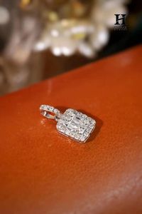 Baguette หรูหราและกลมเพชรคลัสเตอร์จี้ทอง14K เครื่องประดับที่ดี - Product Image 6