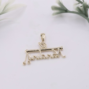 Pendentif Flûte Personnalisé en Diamant de Laboratoire avec Nom, Lettre Cursive, Krishna, Bansuri, Plume de Paon, Or, Luxe, Brillant - Product Image 2