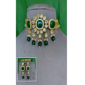 ชุดสร้อยคอพร้อมต่างหูและติกก้าสำหรับผู้หญิง ดีไซน์คลาสสิก ประดับด้วยมอยส์ซาไนต์ชุบทองคุณภาพพรีเมียม สวยหรู เหมาะสำหรับงานหมั้น งานแต่งงาน และงานเลี้ยง - Product Image 1