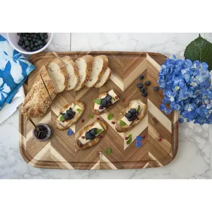 Planche à découper en bois artisanale avec poignée, durable et lavable au lave-vaisselle, pour couper les fruits, les légumes, la viande, le poisson - Product Image 2