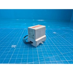 Adaptador de montaje en riel DIN Fuji SZ-ZM1 usado como pieza de repuesto para equipos semiconductores Legacy - Product Image 6