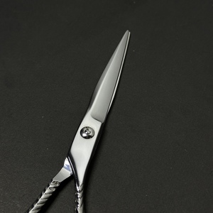 Ciseaux de coiffure ergonomiques pour droitiers 420J2, ciseaux professionnels de salon, acier inoxydable tranchant pour une coupe de précision - Product Image 4