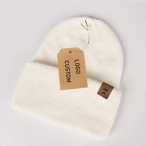 Bonnet d'hiver chaud en mohair tricoté pour hommes et femmes avec étiquette personnalisée – Bonnet en mohair doux et moelleux - Product Image 3