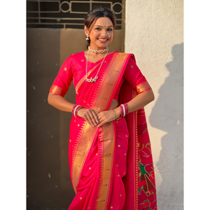 Sari Paithani de Seda Suave Rosa con Motivos de Lunares Tejidos con Hilo Zari y Pallu de Pavo Real para Bodas, Ropa India y Pakistaní - Product Image 6