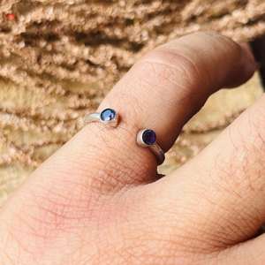 Bague ouverte en améthyste pour femme, minimaliste et délicate, en argent sterling, finition plaquée argent, design moderne avec pierre précieuse, pour mariage et fête - Product Image 3