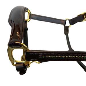Cabestro de Cuero Genuino Premium para Caballo con Herrajes de Latón, Acolchado Ajustable, Estilo Silla Inglesa para Uso Ecuestre - Product Image 1