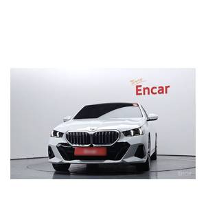 BMW Série 5 520i M Sport 2023 avec boîte de vitesses automatique, volant à gauche, sièges en cuir, caméra arrière, 14 603 km - Product Image 3