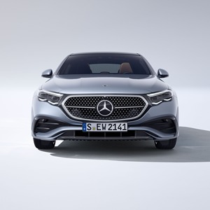 Vente flash - Mercedes Classe E d'occasion - Voiture de luxe au design élégant - Intérieur luxueux - Véhicule performant et fiable - Product Image 4
