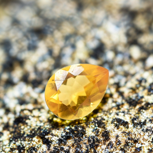 Piedra preciosa de cristal amarillo con forma de pera facetada de citrino de laboratorio de grado AAA, excelente piedra cortada tratada térmicamente para laboratorio de fabricación de joyas - Product Image 4