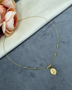 Collar con Colgante de Motivo Tradicional de la Diosa Lakshmi, con Hilo Invisible de Una Sola Línea, Chapado en Oro, para Uso Diario, Joyería al por Mayor - Product Image 1