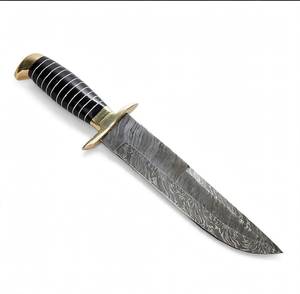 Outil utilitaire robuste pour l'extérieur, fabriqué à la main en acier Damas, avec manche en micarta noir multi-matériaux - Product Image 4