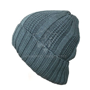 Gorro de punto de moda hecho en Pakistán con un diseño elegante, ideal para el estilo urbano, uso al aire libre y temporadas frías. - Product Image 5