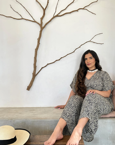 Combinaison d'été décontractée bohème fluide élégante à taille haute et col en V imprimée pour mariage, goûter, plage ou soirée - Product Image 1