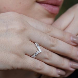 Bague en or avec diamants fins élégante pour femmes, bijoux tendance pour fiançailles et mariage, pour un luxe quotidien et les occasions de fête - Product Image 5