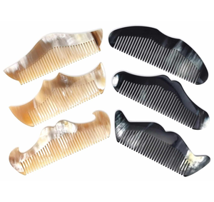 Peine de cuerno de búfalo para masaje capilar, pulido, hecho a mano, artesanal, ecológico y moderno - Product Image 1