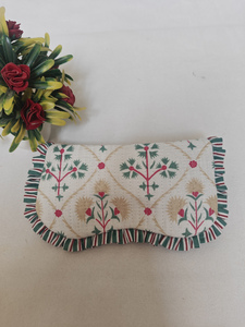 Estuche para gafas de sol rectangular acolchado estilo bohemio para mujer |   Estuche para Gafas Hecho a Mano de Algodón Suave con Volantes - Product Image 4