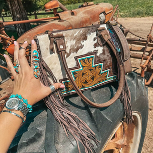 Sac fourre-tout en cuir de vachette western avec panneau floral gravé et accent turquoise |   Sac à bandoulière en cuir à franges pour femmes - Product Image 1