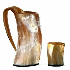 Jarra Vikinga de Cuerno de Búfalo Natural con Asa, Diseño Religioso de Ángel de Alta Calidad, Hecha a Mano y Duradera para Cerveza, Vino, Sidra y Cerveza Artesanal - Product Image 1