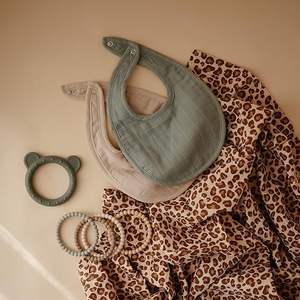 Bavoirs en mousseline 95% bambou 5% élasthanne, lot de 4 - Extensibles, protection biologique - Product Image 1