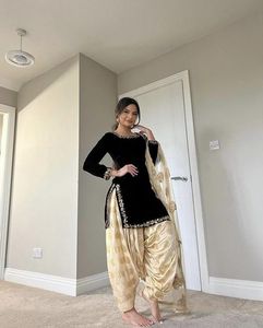 Últimos diseños personalizados de vestidos Anarkali Punjabi, ropa india y pakistaní, ropa festiva tradicional bordada para mujeres - Product Image 4