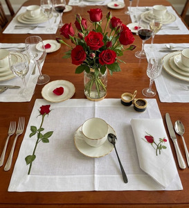 Juego de Manteles Individuales y Servilletas de Lino Blanco con Bordado de Rosas Rojas, Lavables, de Lujo, Personalizados, con Dobladillo, para el Hogar, Bodas y Eventos - Product Image 2