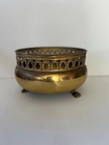 กระถางต้นไม้โลหะสไตล์ร่วมสมัยพร้อมเคลือบทองสำหรับปลูกต้นไม้ในร่มและตกแต่งอพาร์ทเมนต์สมัยใหม่ - Product Image 2