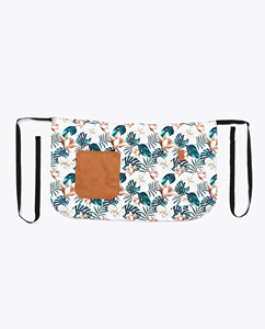 Capa de peluquería con cintura ajustable, delantal textil para salón con estampado de flor de cerezo y nubes en azul marino - Product Image 5
