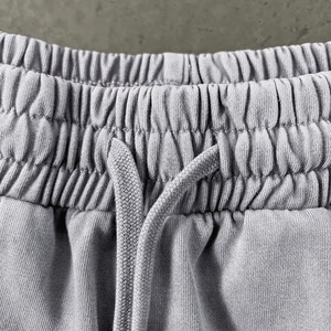 Shorts amples en molleton 100% coton, 400 GSM, effet délavé, coupe décontractée, style streetwear, avec logo brodé. - Product Image 3