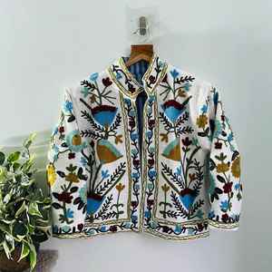 Chaqueta Corta Bordada de Algodón Suzani Estilo Bohemio TNT, Cortavientos y Transpirable, Abrigo Floral, Regalo para Ella/Mamá - Product Image 3