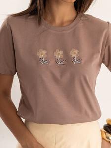 Elegante blusa étnica con bordado de cuentas para uso casual, blusa moderna con bordado de cuentas y diseño único. - Product Image 3