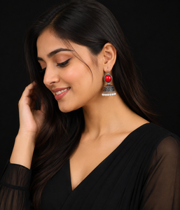 Boucles d'oreilles Jhumka en pierres précieuses |   Boucles d'oreilles pendantes en argent oxydé avec perles |   Bijoux ethniques bohèmes faits à la main pour femmes - Product Image 3