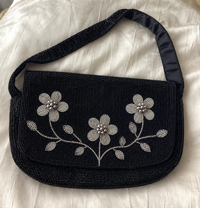 Bolso Rectangular Lavable Bordado a Mano con Cuentas de Vidrio Negras, Bordado de Poliéster y Base Textil - Product Image 3
