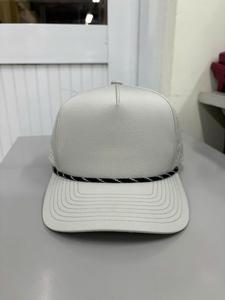 Gorra de Béisbol al por Mayor de Fábrica Vietnamita con Logotipo Personalizado, 5 Paneles, Perfil Medio, Orificios Cortados con Láser en la Parte Trasera para Uso en Exteriores como el Golf - Product Image 1