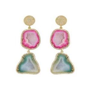 Pendientes colgantes de plata de ley 925 con geodas rosas y verde aguamarina chapadas en oro de 18 quilates, engastadas con doble punta y circonitas cúbicas. - Product Image 6