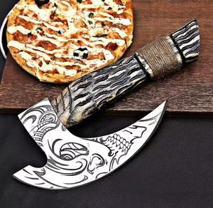 Cortador de Pizza Artesanal de Acero Inoxidable con Mango de Madera Grabado Diseño Vikingo, el Mejor Cortador de Pizza para Hoteles con Grabado - Product Image 5