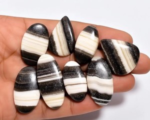 พลอยคาบอชอนผสมลายม้าลายสีดำขาวธรรมชาติ  ขัดเงา  สำหรับทำเครื่องประดับ - Product Image 3