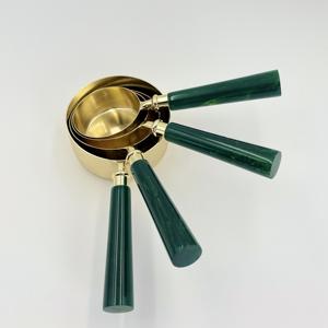 ชุดถ้วยตวงสแตนเลสแบบใหม่ 4 ใบ เคลือบ PVD สีทอง พร้อมด้ามจับเรซิ่น สำหรับร้านอาหาร เบเกอรี่ ครัว และบ้าน - Product Image 4