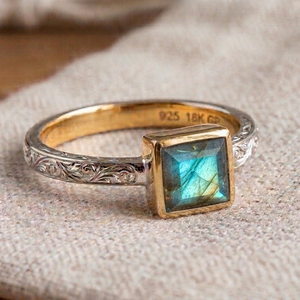 Anillo de Labradorita Cuadrada Chapado en Oro de 18K y Plata de Ley 925 de 10 mm, Anillo Elegante con Piedra Preciosa, Talla US 6, Joyería Vintage - Product Image 1