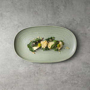 Assiettes ovales en porcelaine vert <span class=keywords><strong>pois</strong></span>, finition mate, style estival, design le plus récent 2026, pour événements traiteur, en céramique, pour servir des plats rafraîchissants - Product Image 1