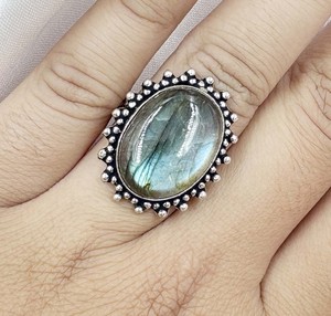 แหวนพลอยลาบราดอไรต์ทรงกลมลายดอกไม้ ชุบเงินแท้ 925 บนทองเหลือง ทำมือ ปรับขนาดได้ สไตล์วินเทจ โบโฮ เครื่องประดับสำหรับทั้งชายและหญิง - Product Image 4