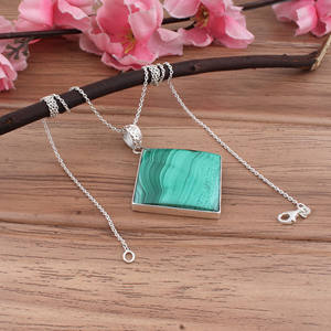 Colgante de Plata de Ley 925 con Circonita Verde Natural Vintage de Lujo con Incrustaciones de Piedras Preciosas para Joyería de Aniversario - Product Image 5